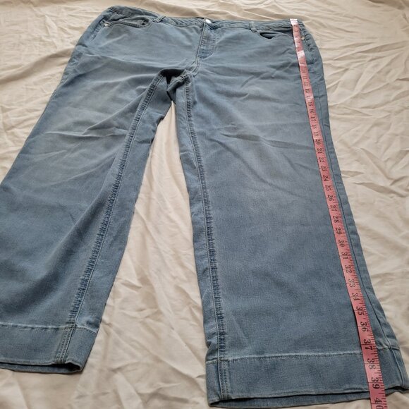 Susan Graver Regular Relaxed Straight Leg Denim Wide Cuff Pockets Light Wash 24W - Picture 10 of 12